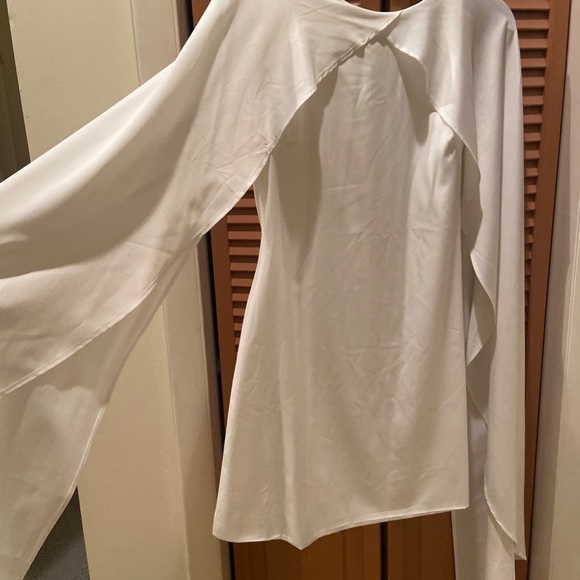 NWT Lavish Alice Cape Dress in White US Size 8 - Picture 2 of 5